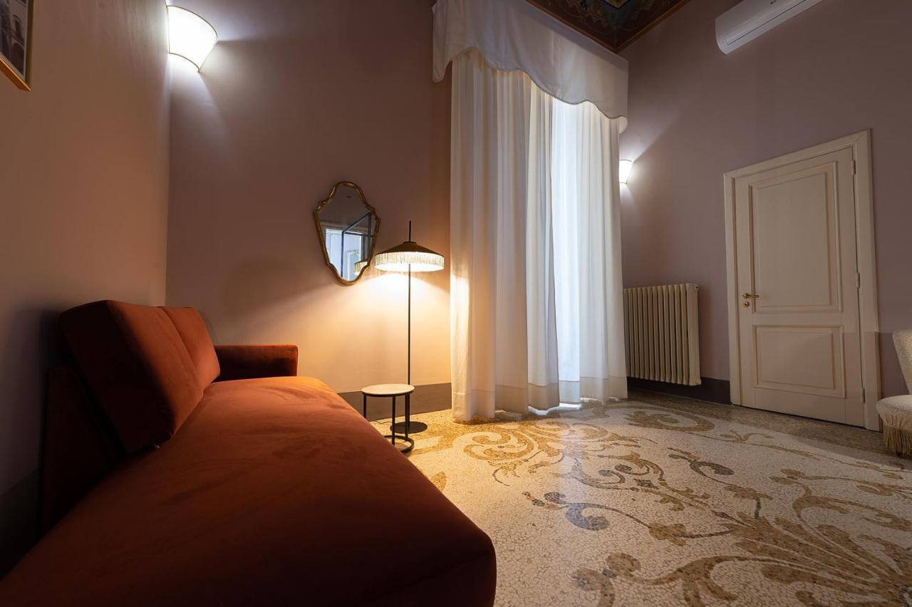 Palazzo Francesco Grassi Bed and Breakfast Aradeo Eksteriør billede