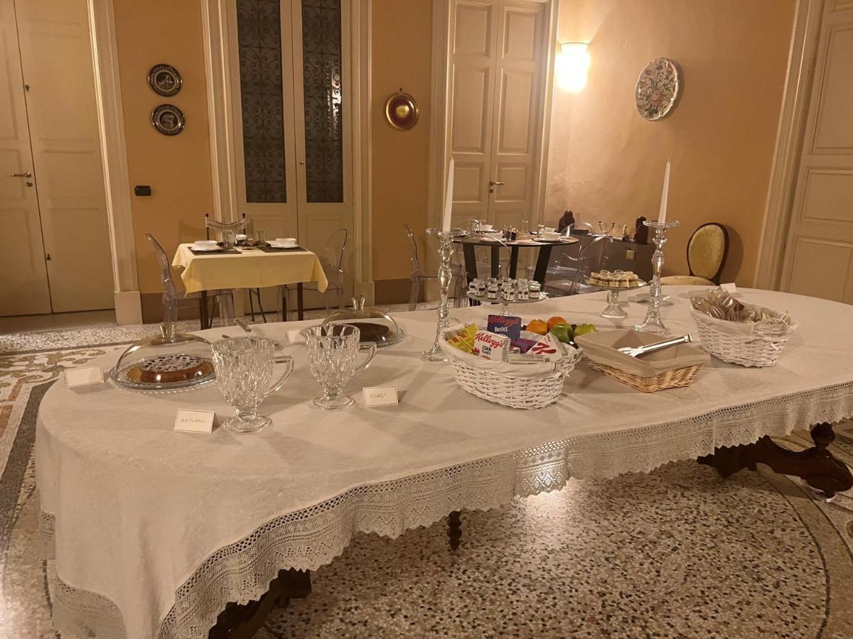 Palazzo Francesco Grassi Bed and Breakfast Aradeo Eksteriør billede