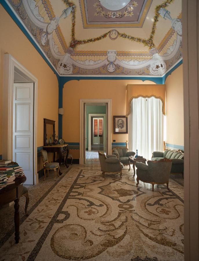 Palazzo Francesco Grassi Bed and Breakfast Aradeo Eksteriør billede